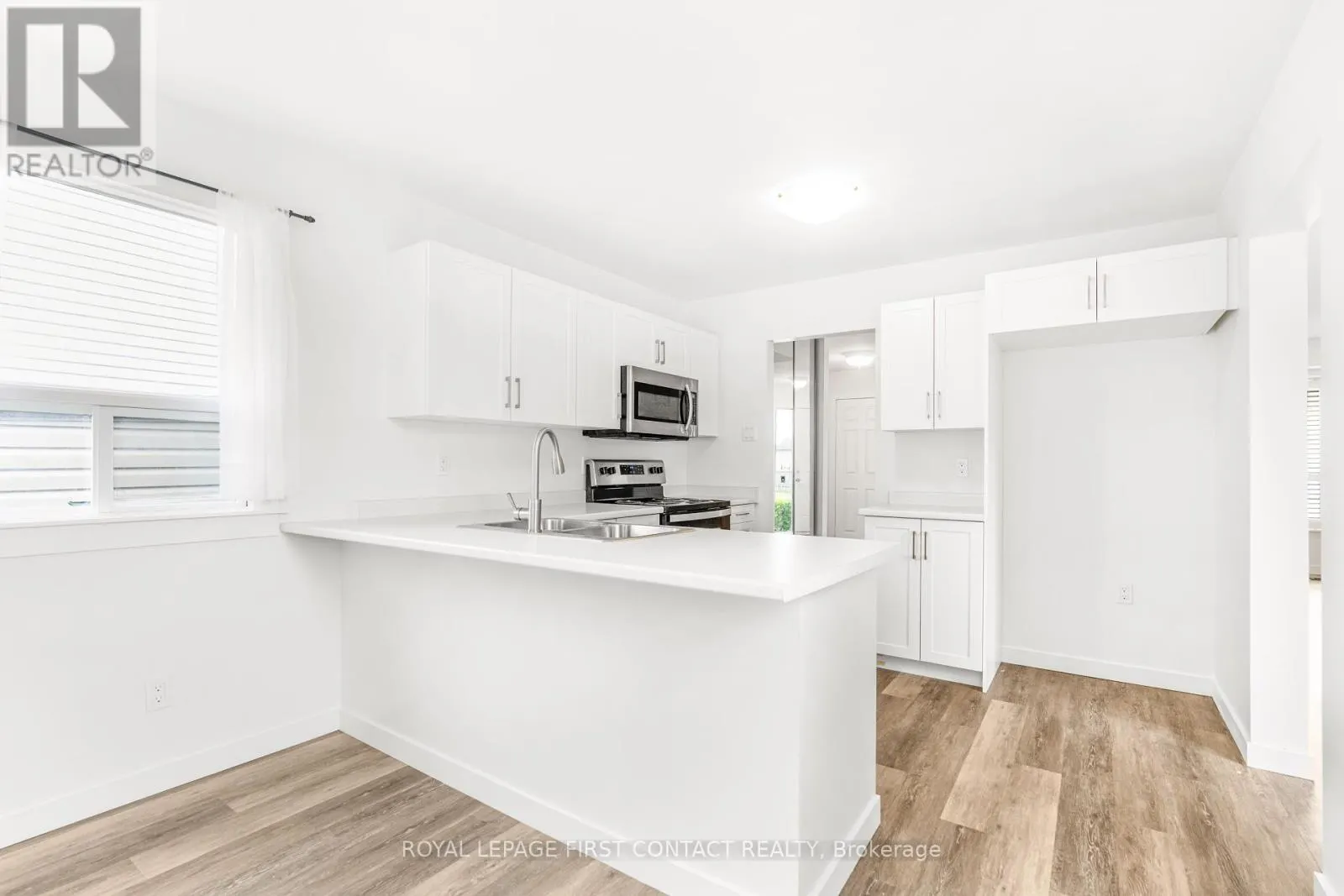 UPPER LEVEL - 8 ROSENFELD DRIVE