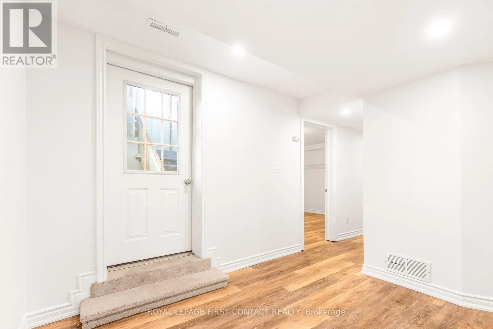 UPPER LEVEL - 8 ROSENFELD DRIVE