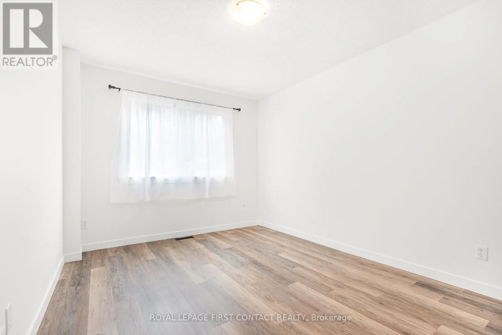 UPPER LEVEL - 8 ROSENFELD DRIVE
