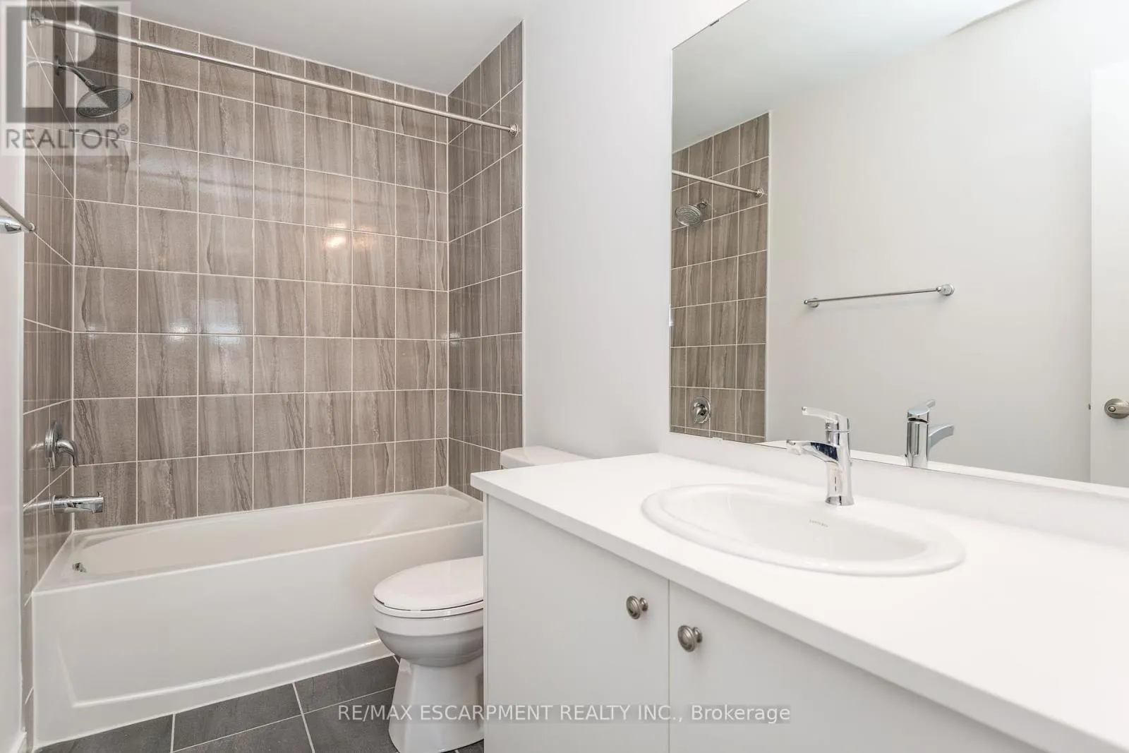 33 RED MAPLE LANE
