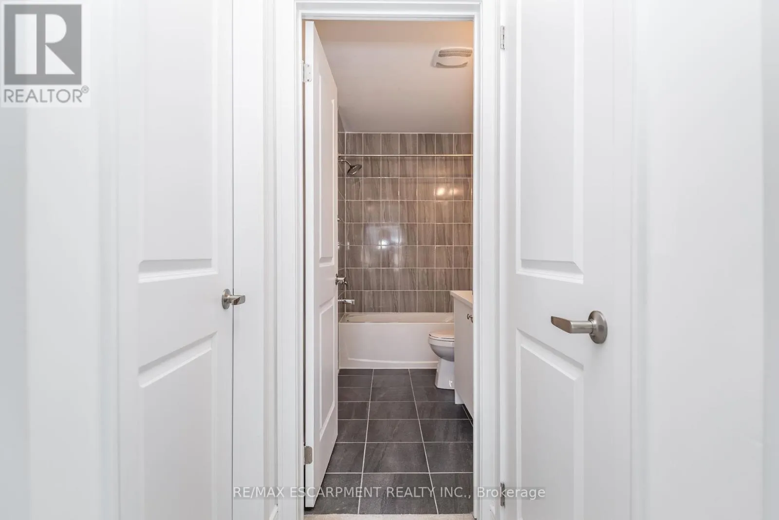 33 RED MAPLE LANE