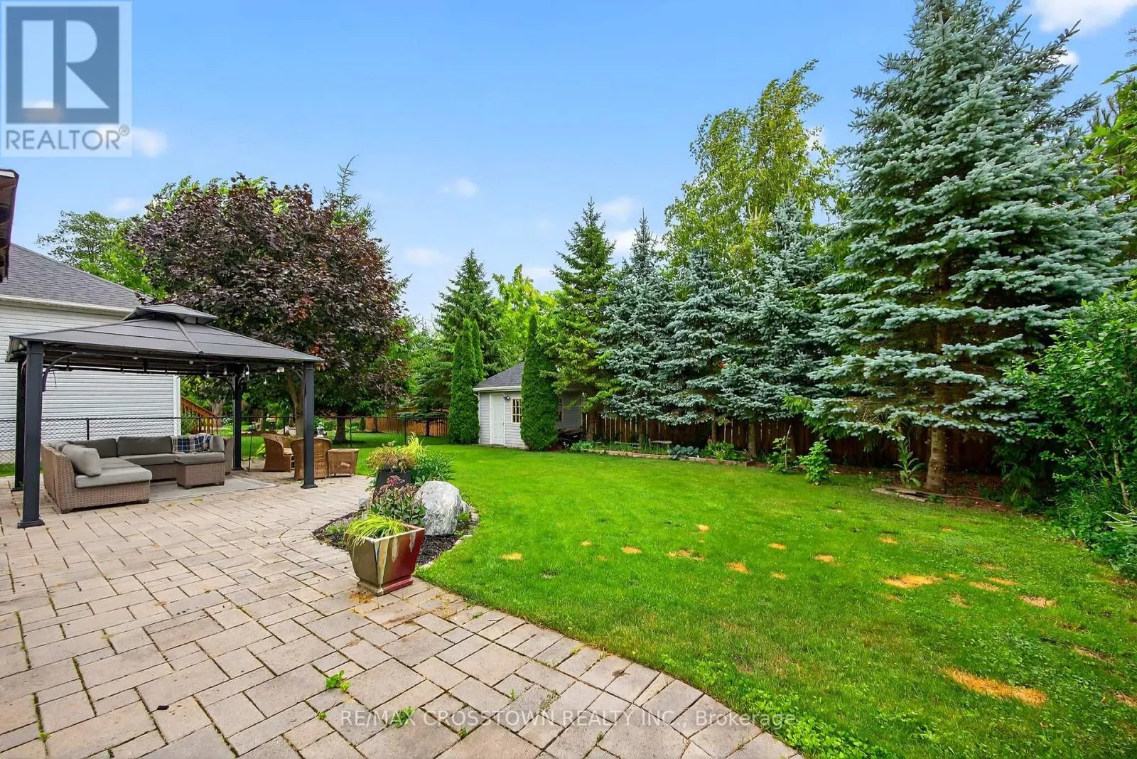11 NORTHWOOD DRIVE