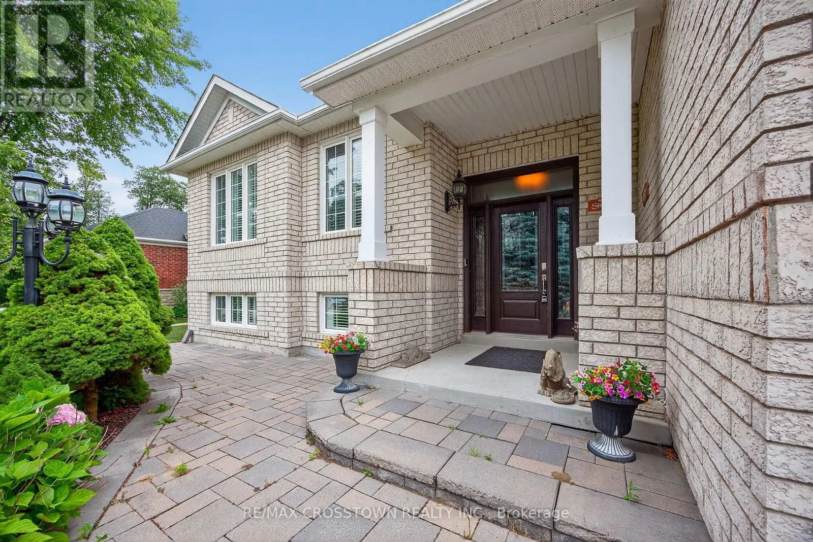 11 NORTHWOOD DRIVE