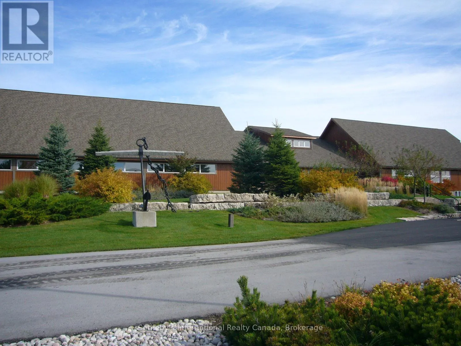 318 MARINERS WAY