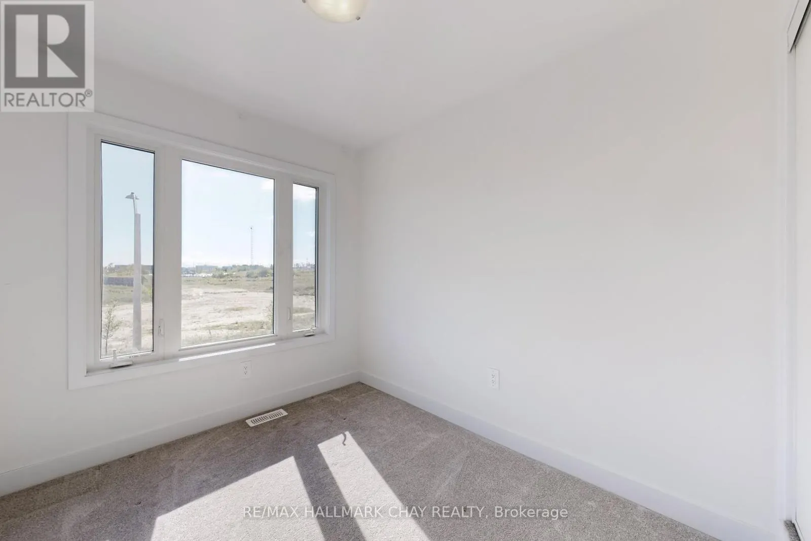37 TURNBERRY LANE