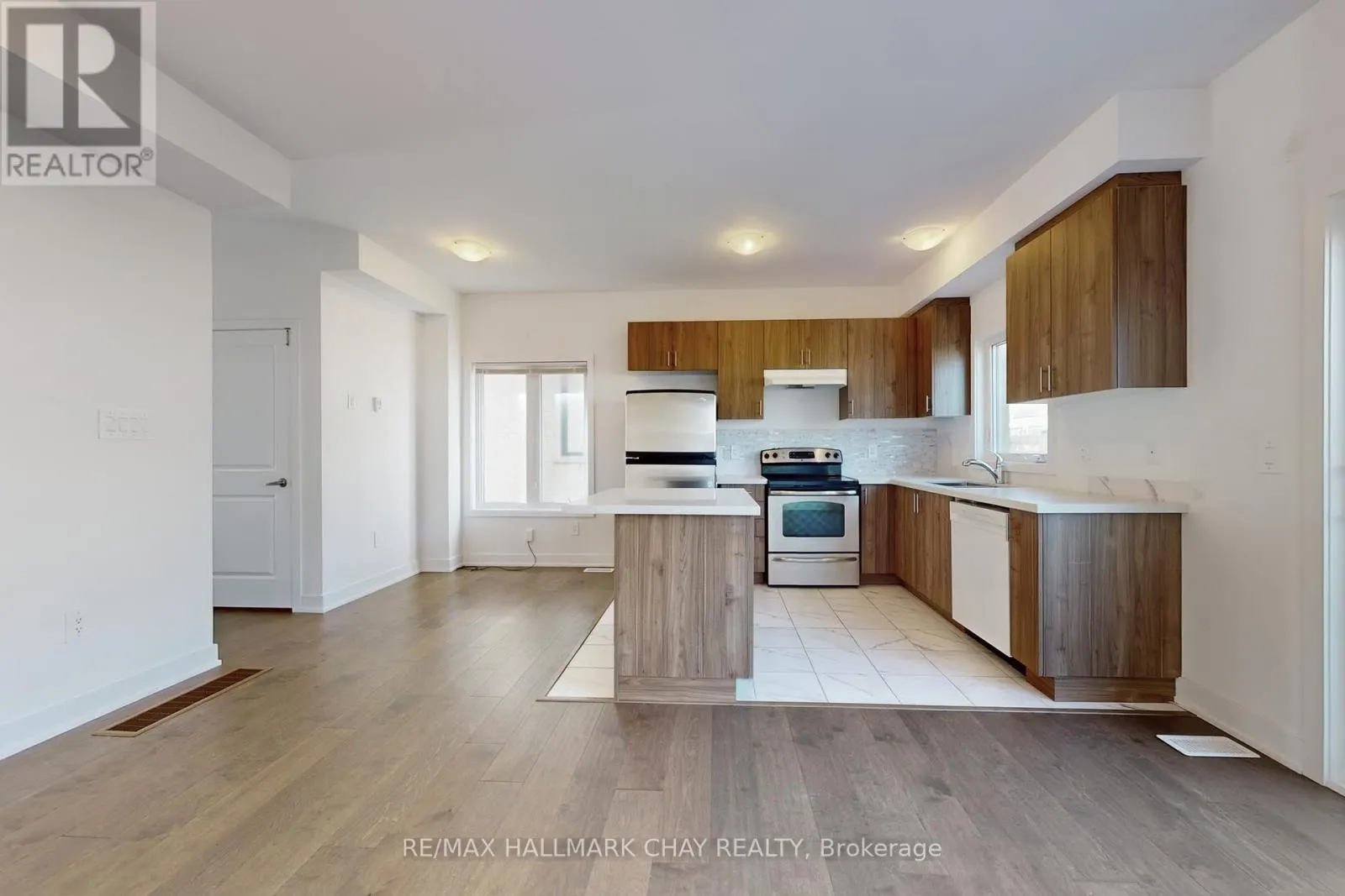 37 TURNBERRY LANE