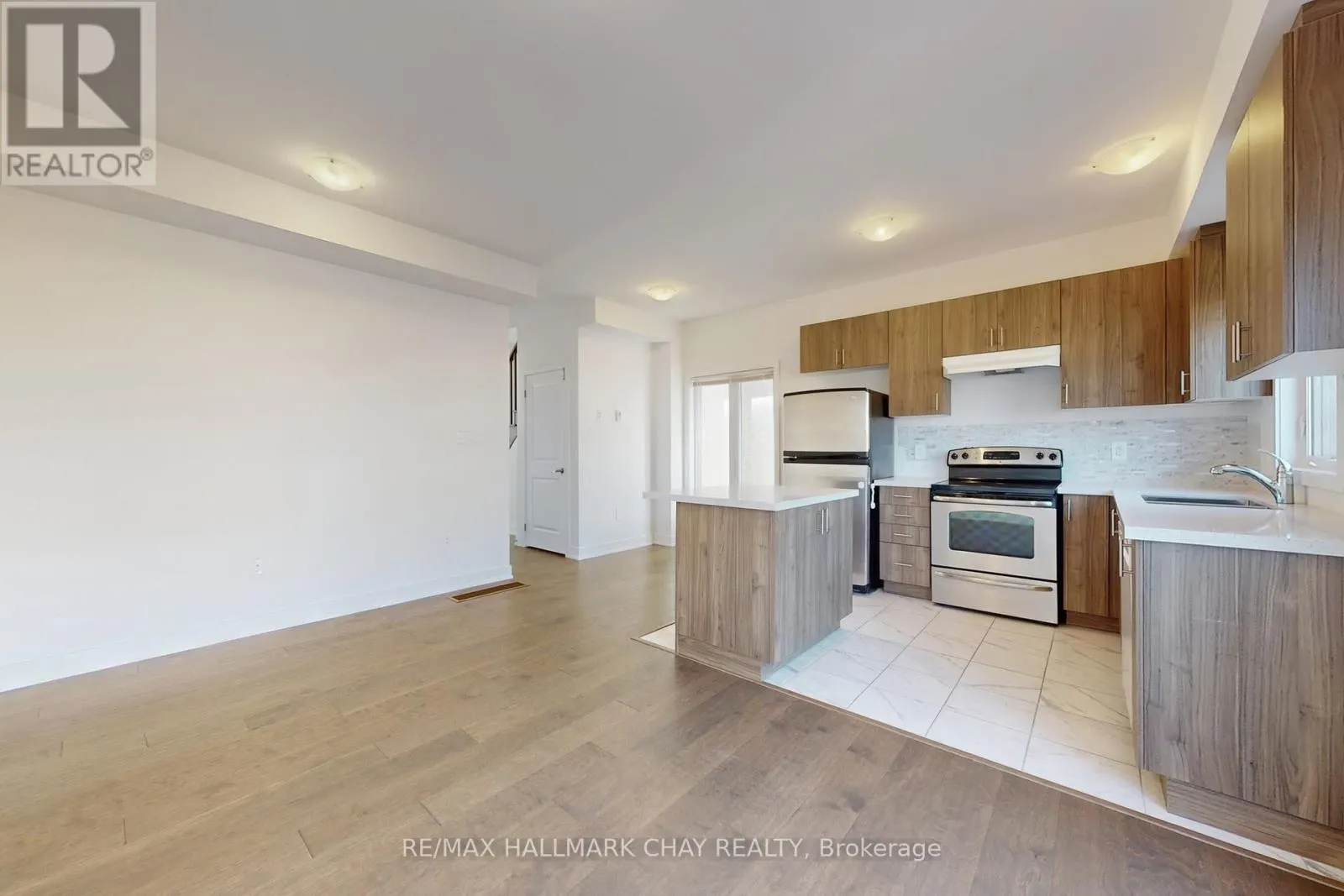37 TURNBERRY LANE