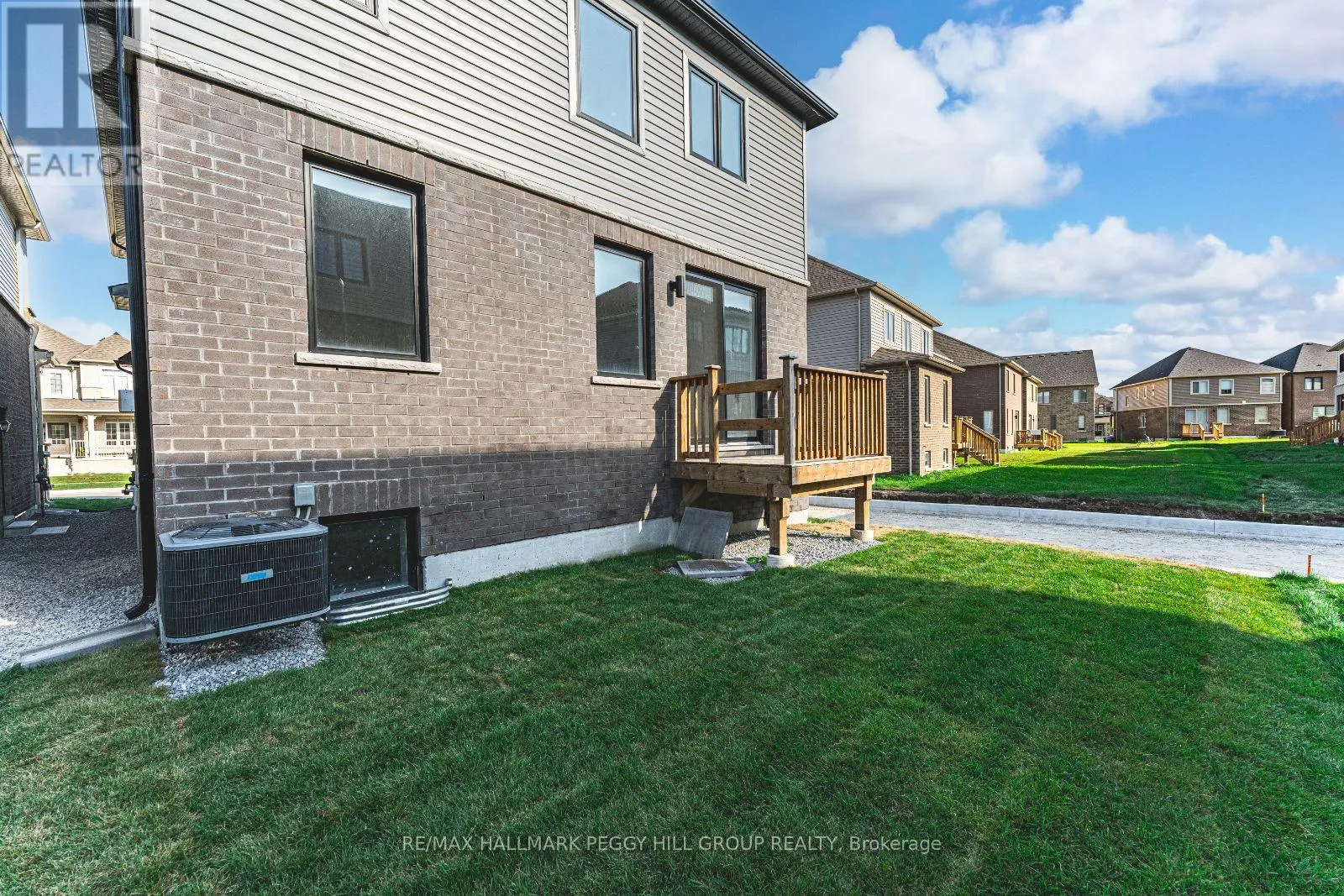 112 WEST OAK TRAIL