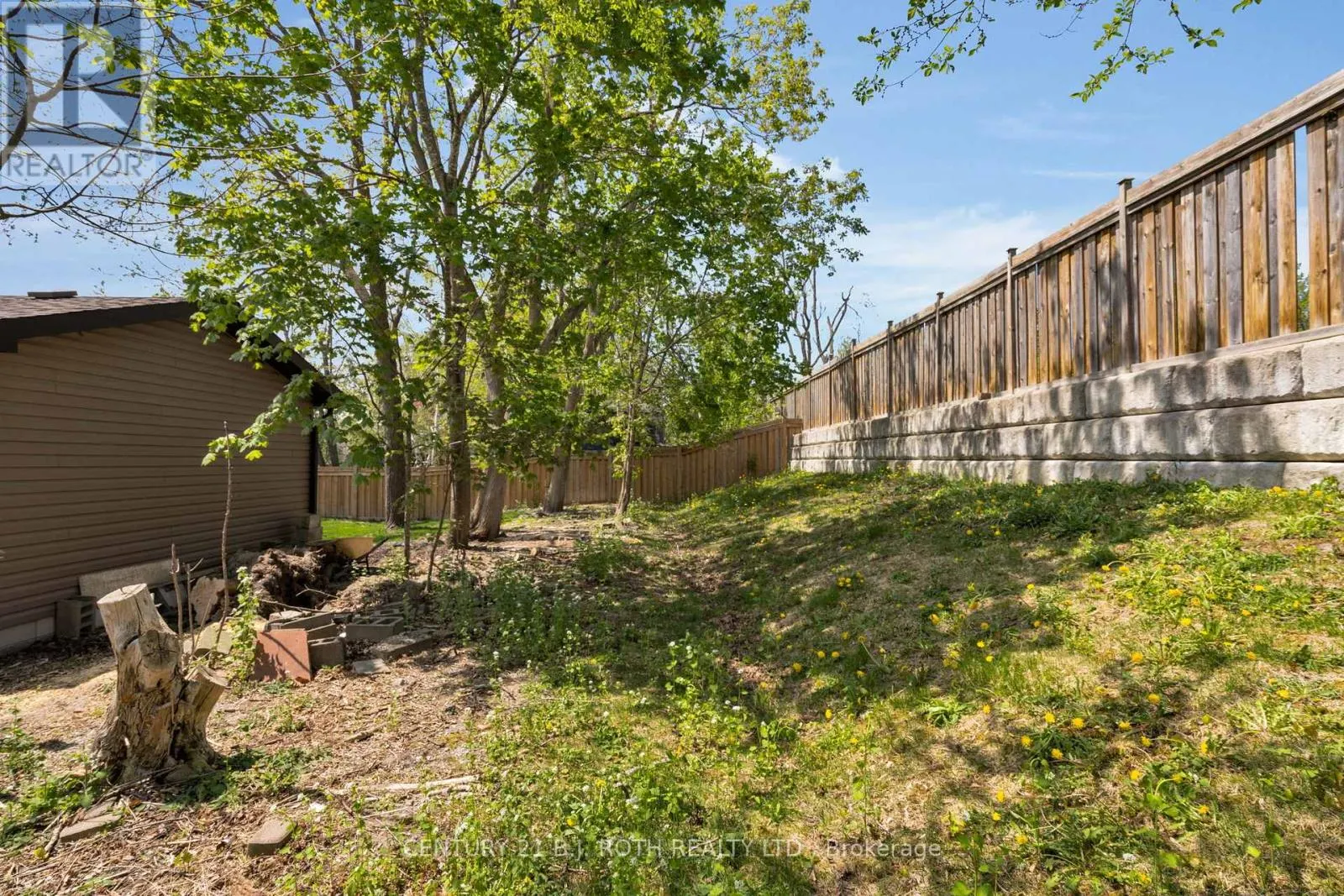 20 CHIPPAWA COURT