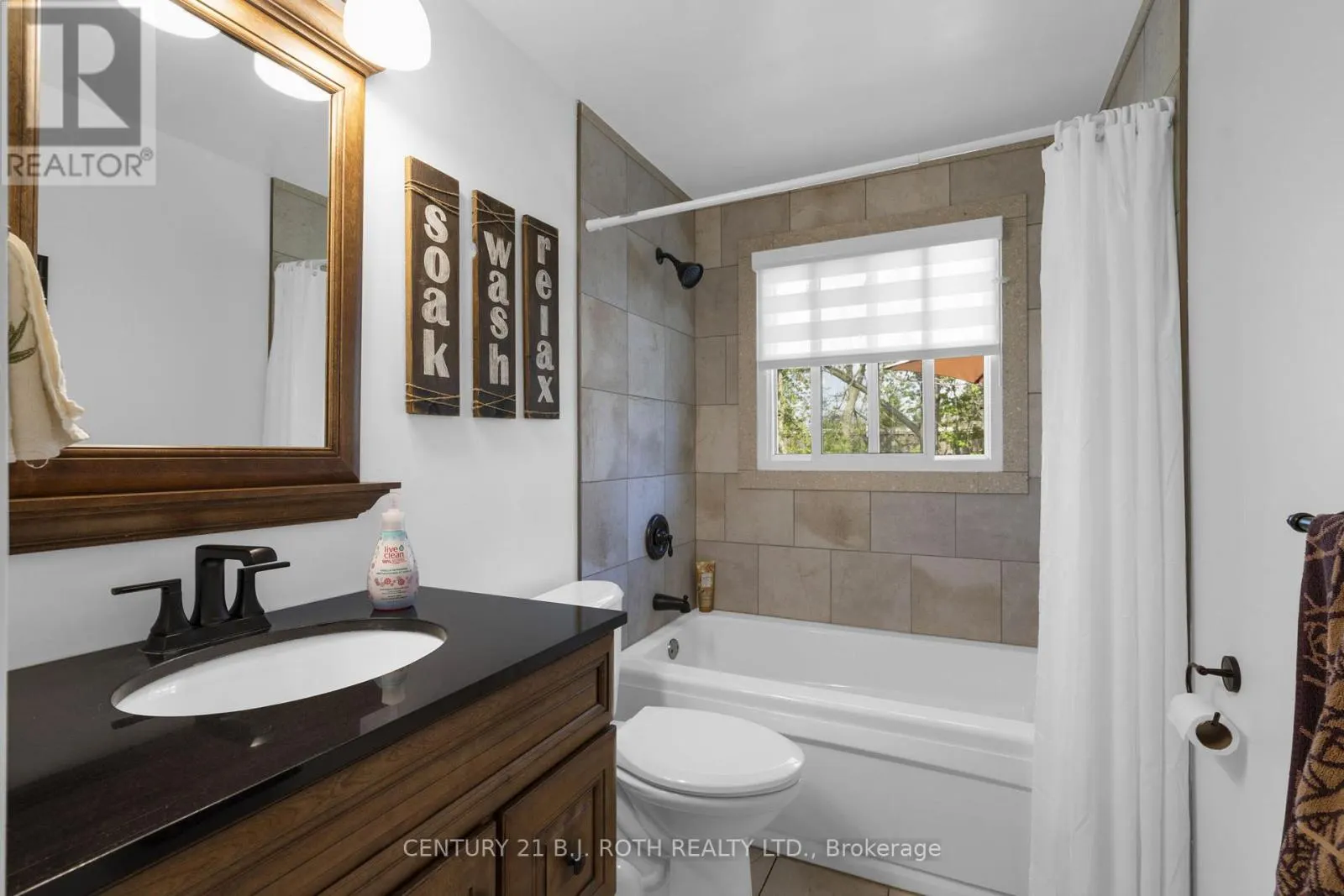 20 CHIPPAWA COURT