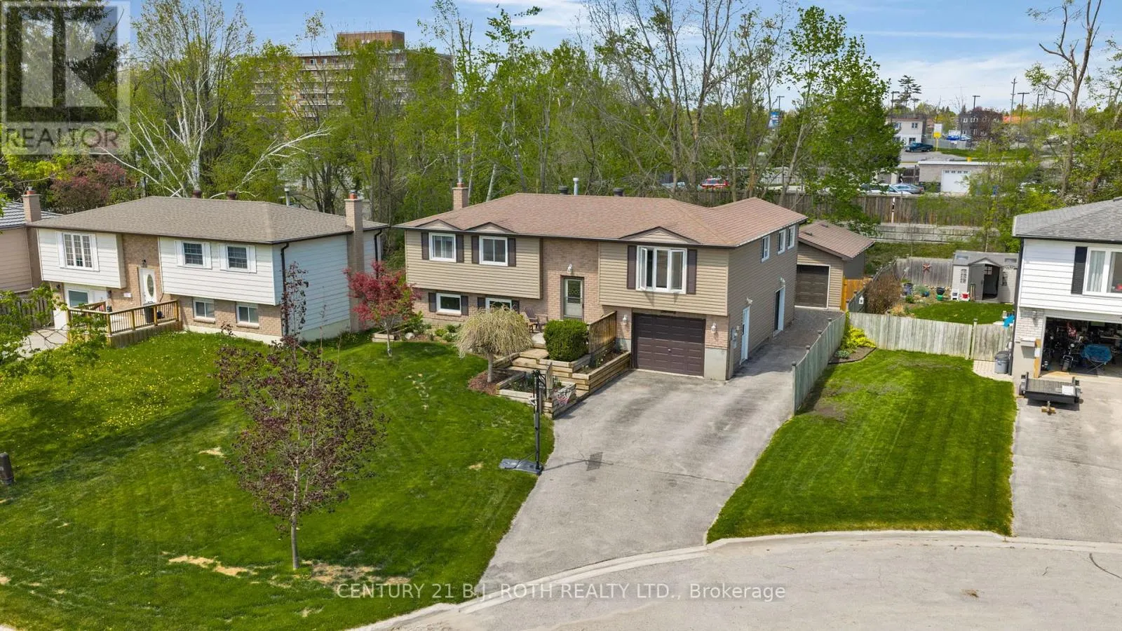 20 CHIPPAWA COURT