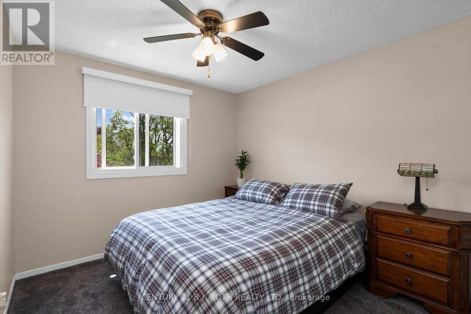 20 CHIPPAWA COURT