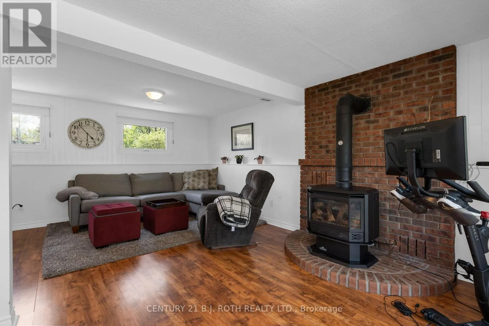 20 CHIPPAWA COURT