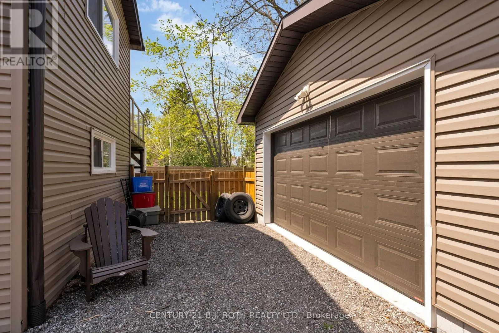 20 CHIPPAWA COURT