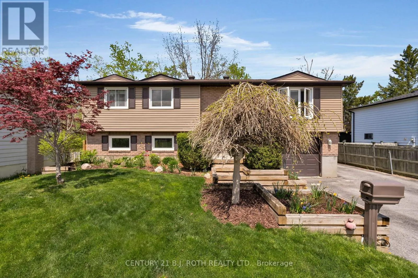 20 CHIPPAWA COURT