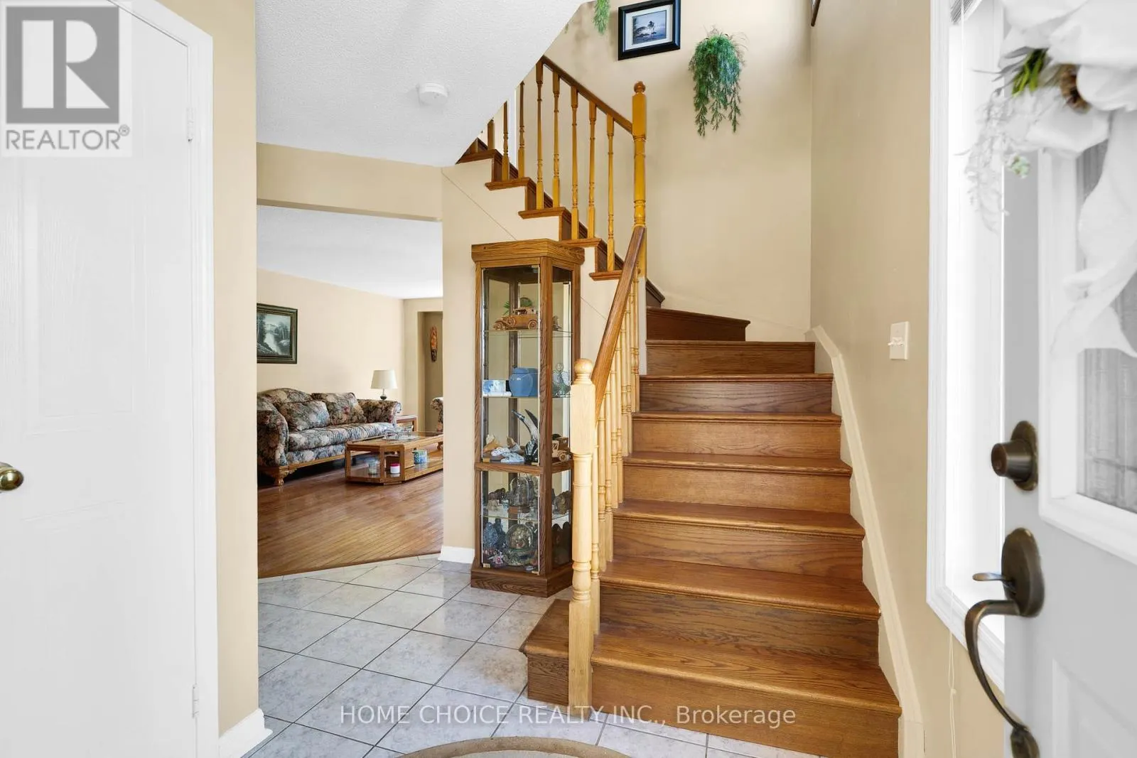 40 AIKENS CRESCENT