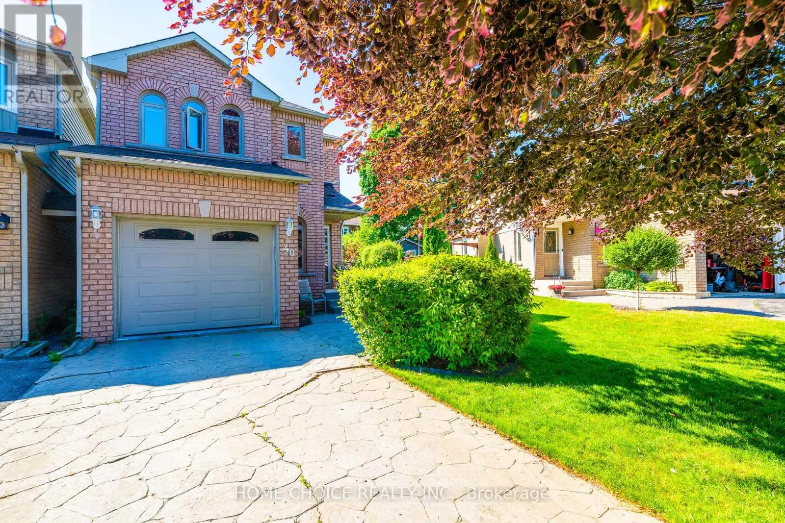 40 AIKENS CRESCENT