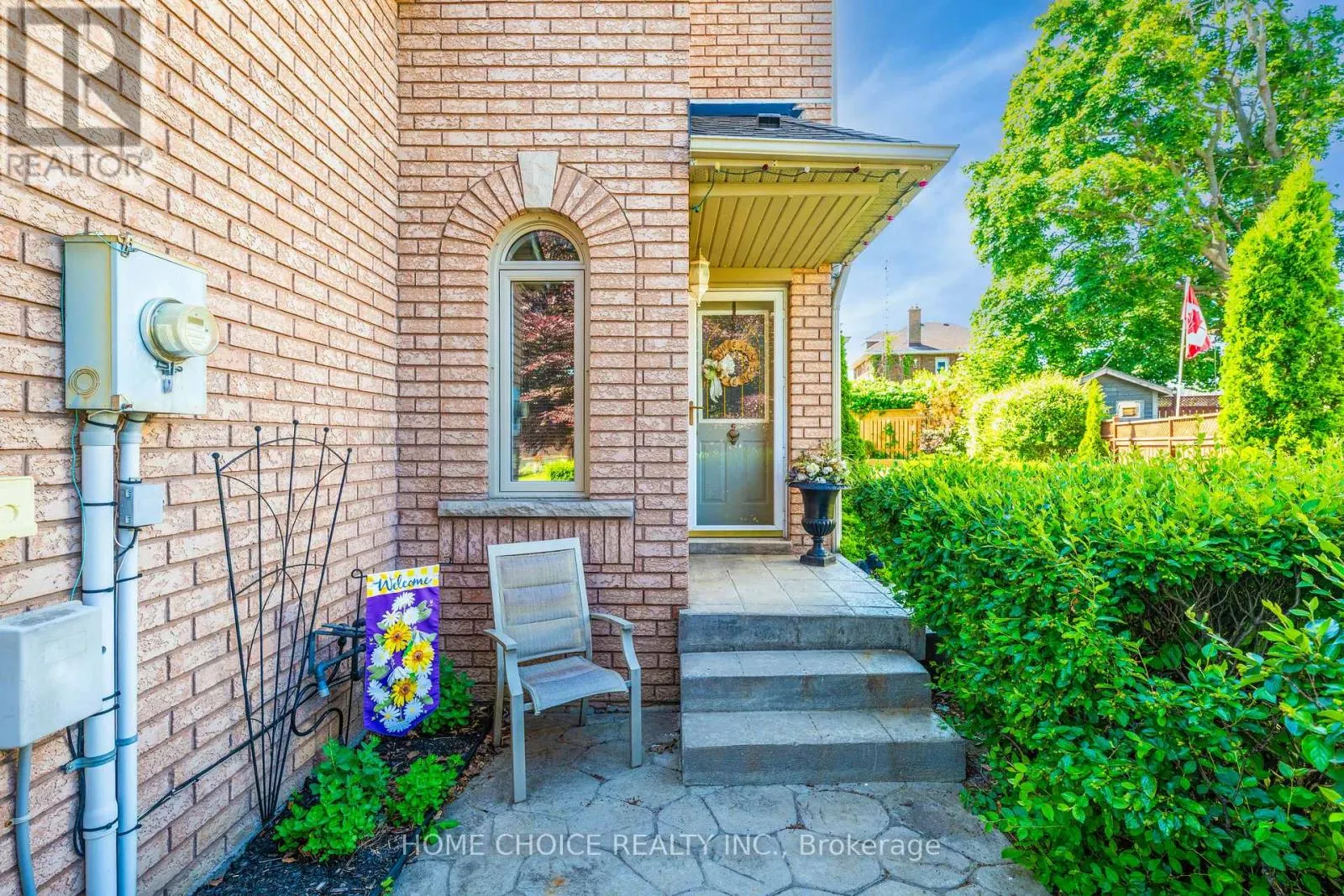 40 AIKENS CRESCENT