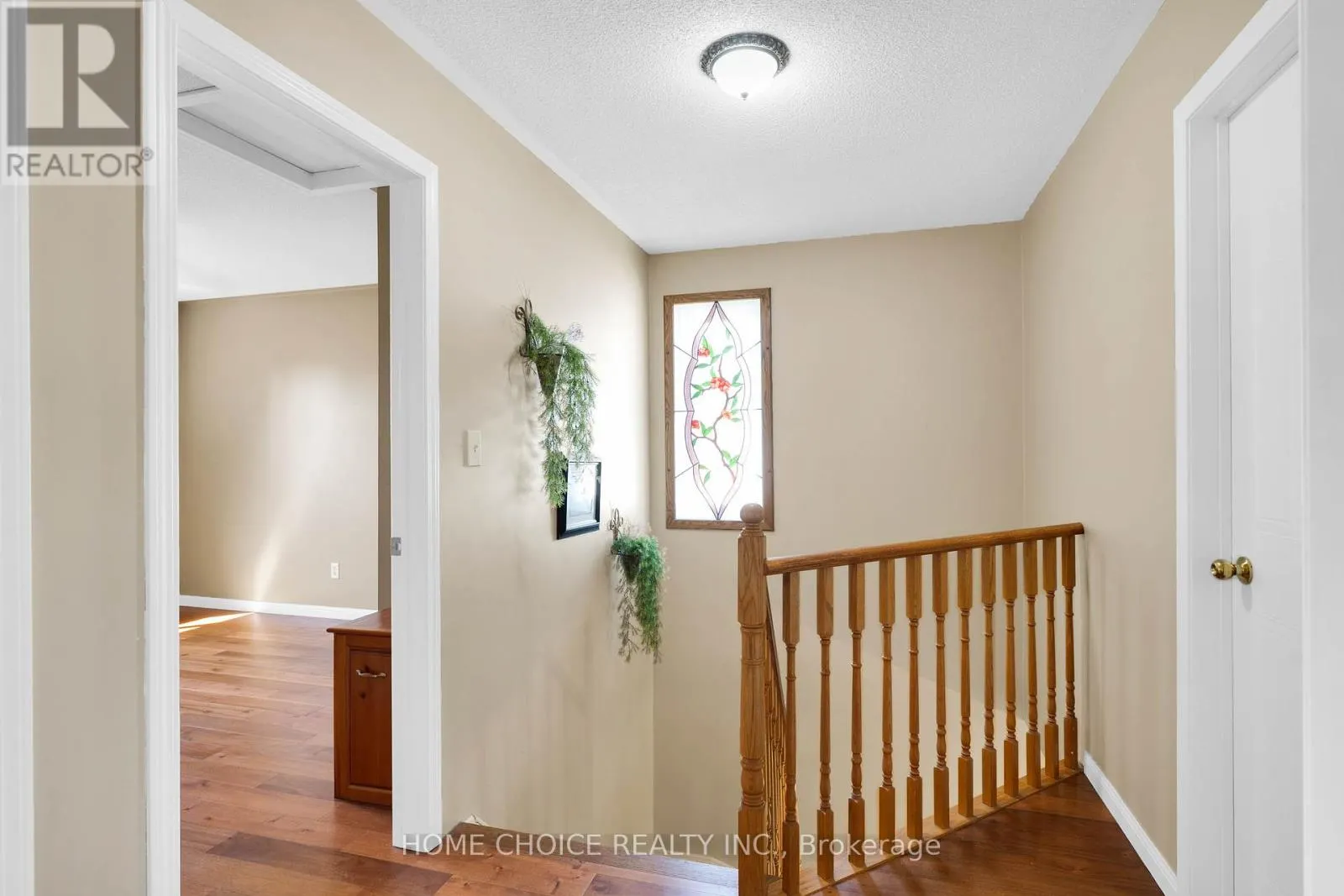 40 AIKENS CRESCENT