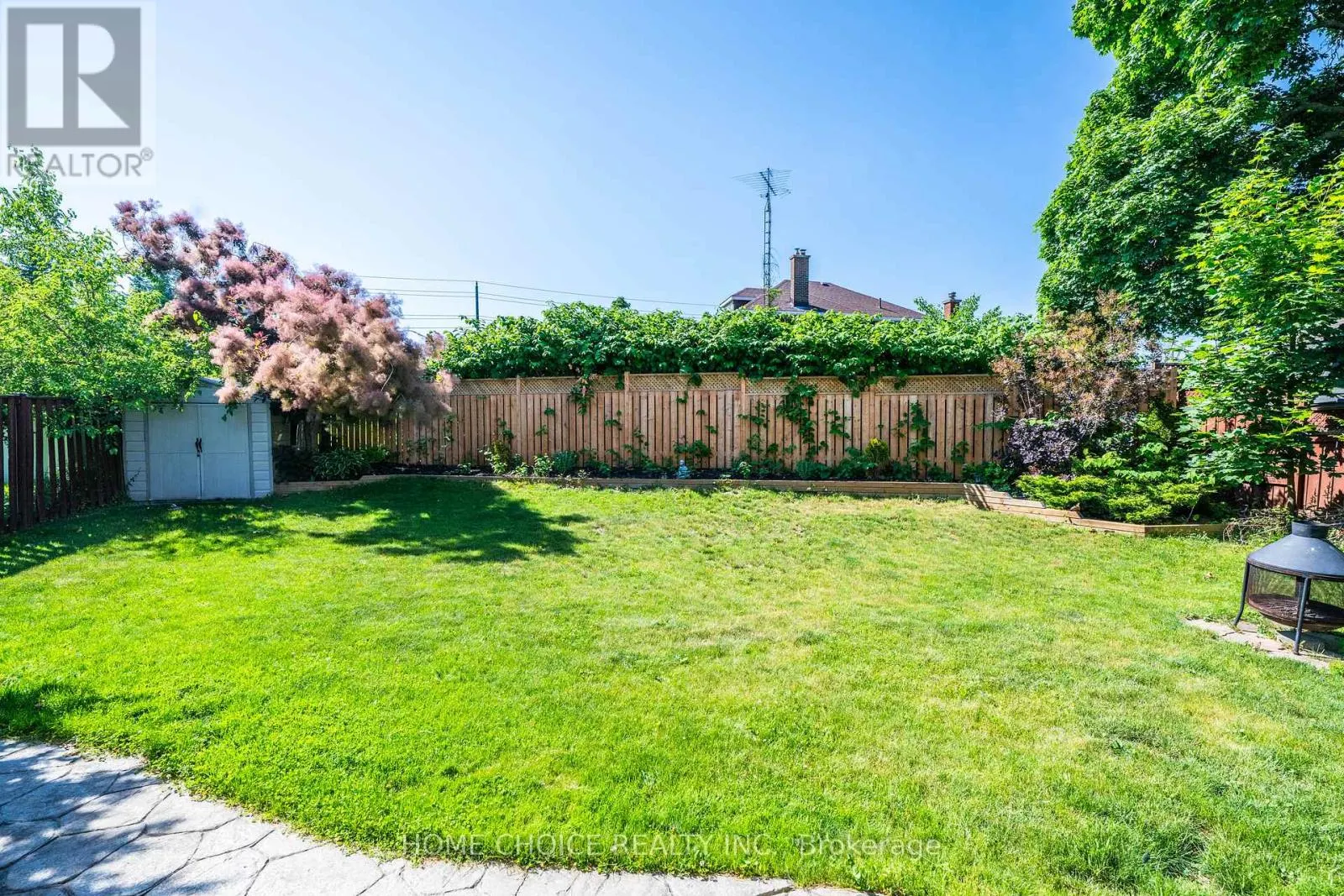 40 AIKENS CRESCENT