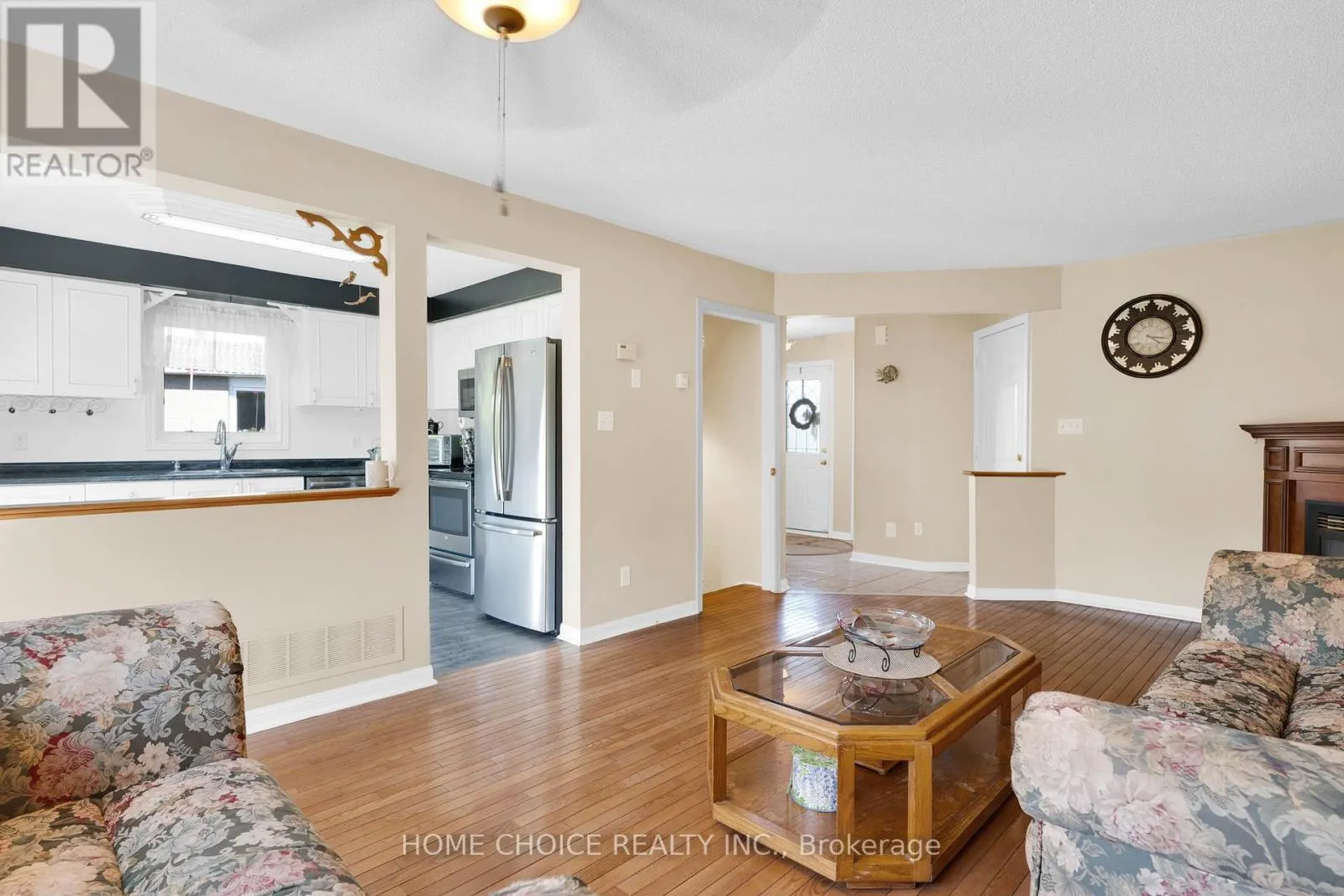 40 AIKENS CRESCENT