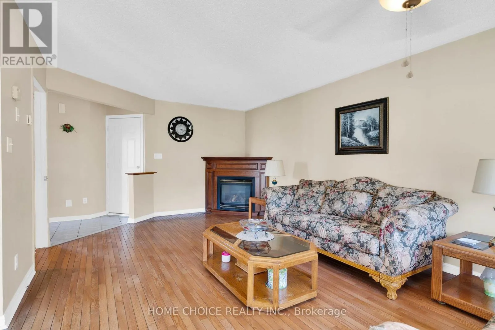 40 AIKENS CRESCENT