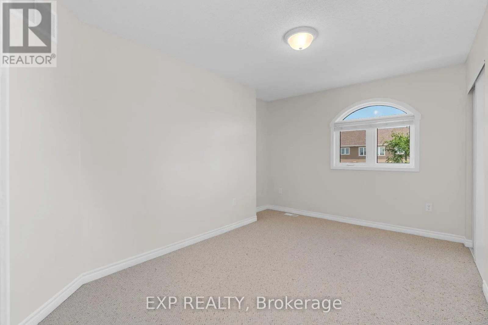 3 - 135 SYDENHAM WELLS