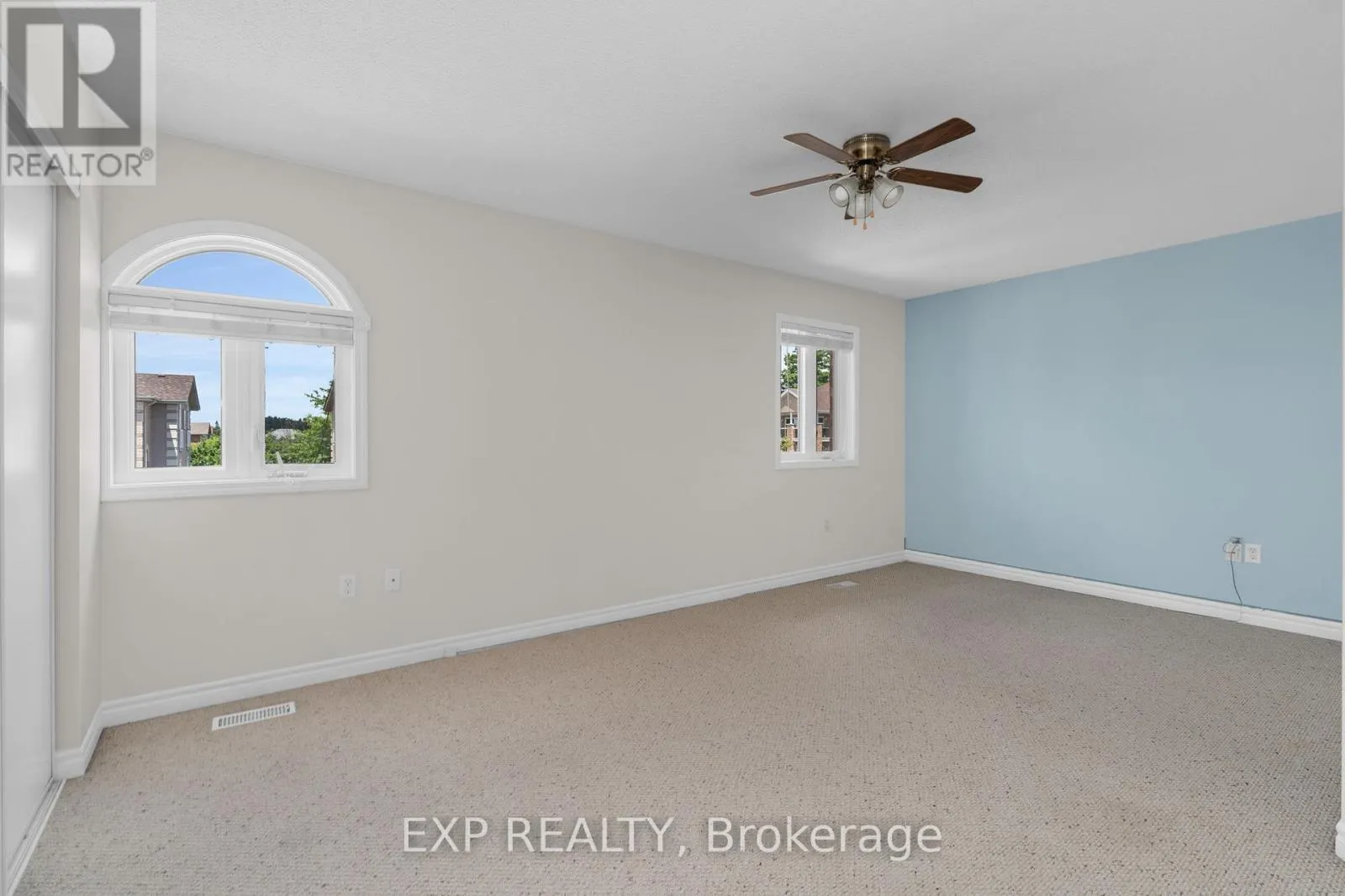 3 - 135 SYDENHAM WELLS