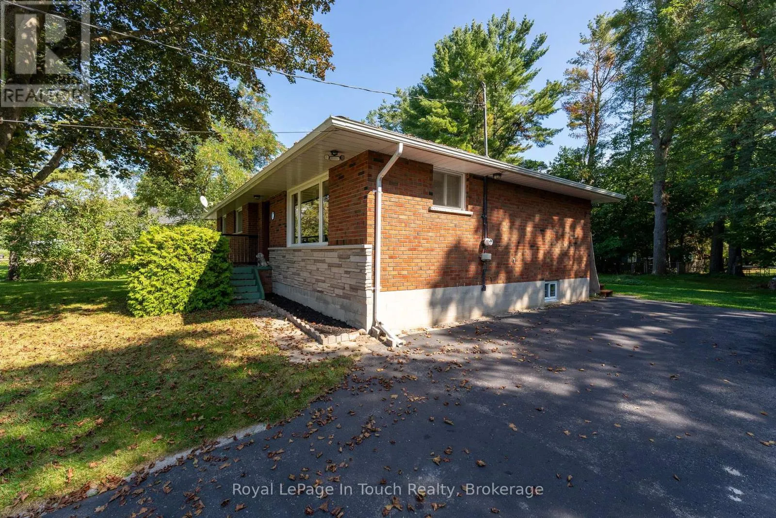 3957 HORSESHOE VALLEY ROAD W