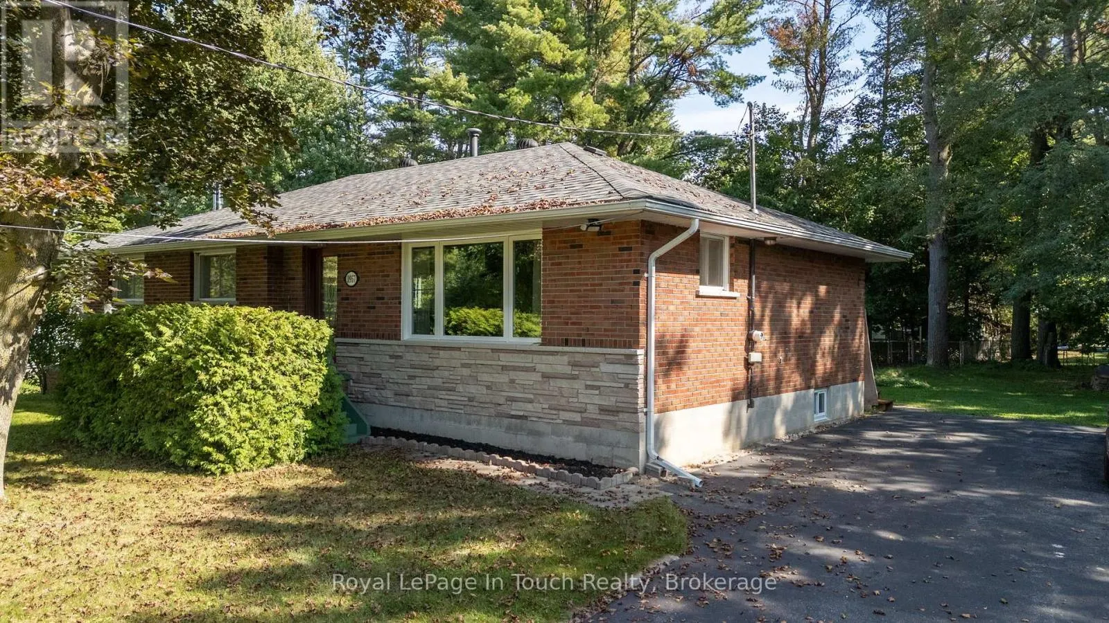 3957 HORSESHOE VALLEY ROAD W