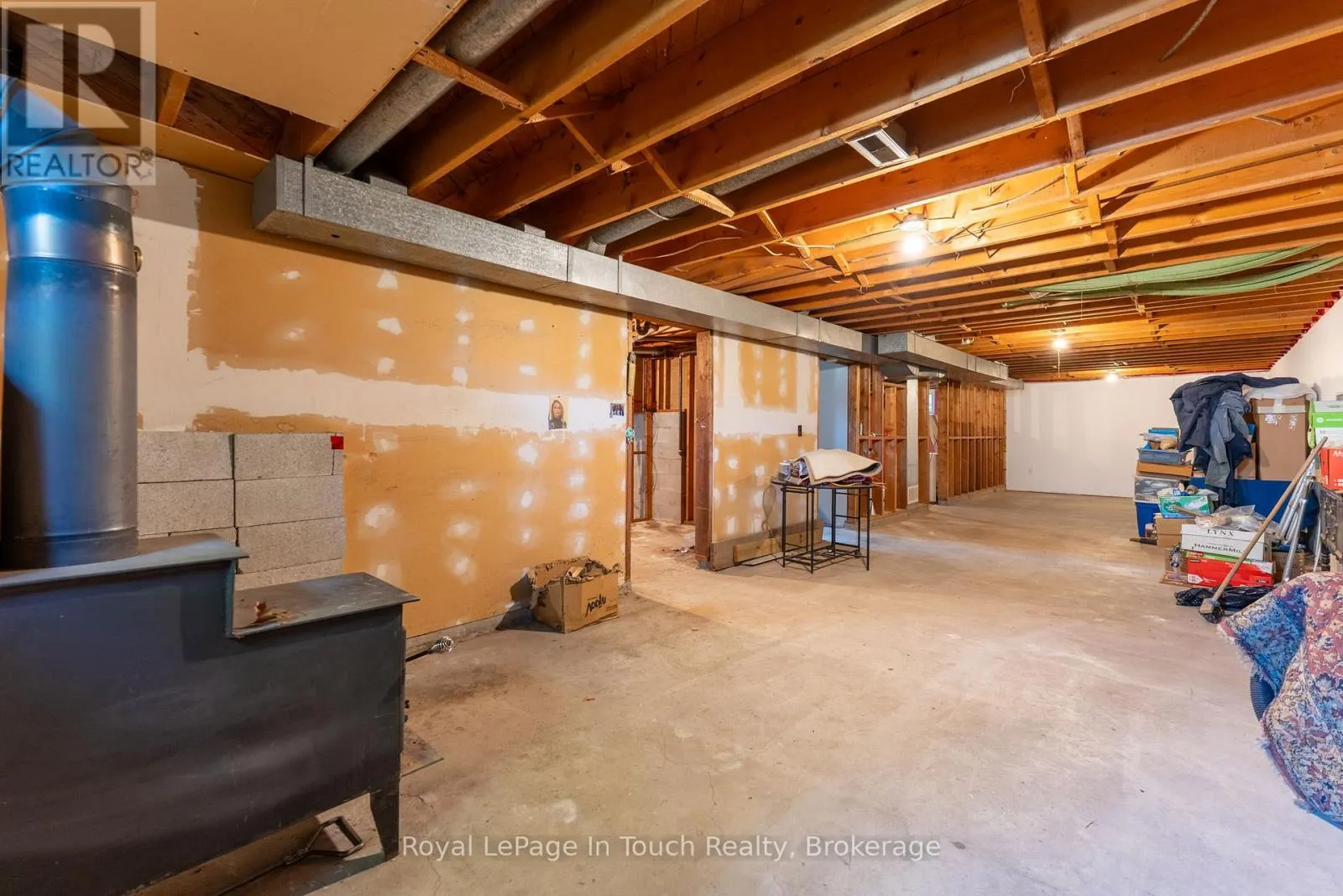3957 HORSESHOE VALLEY ROAD W