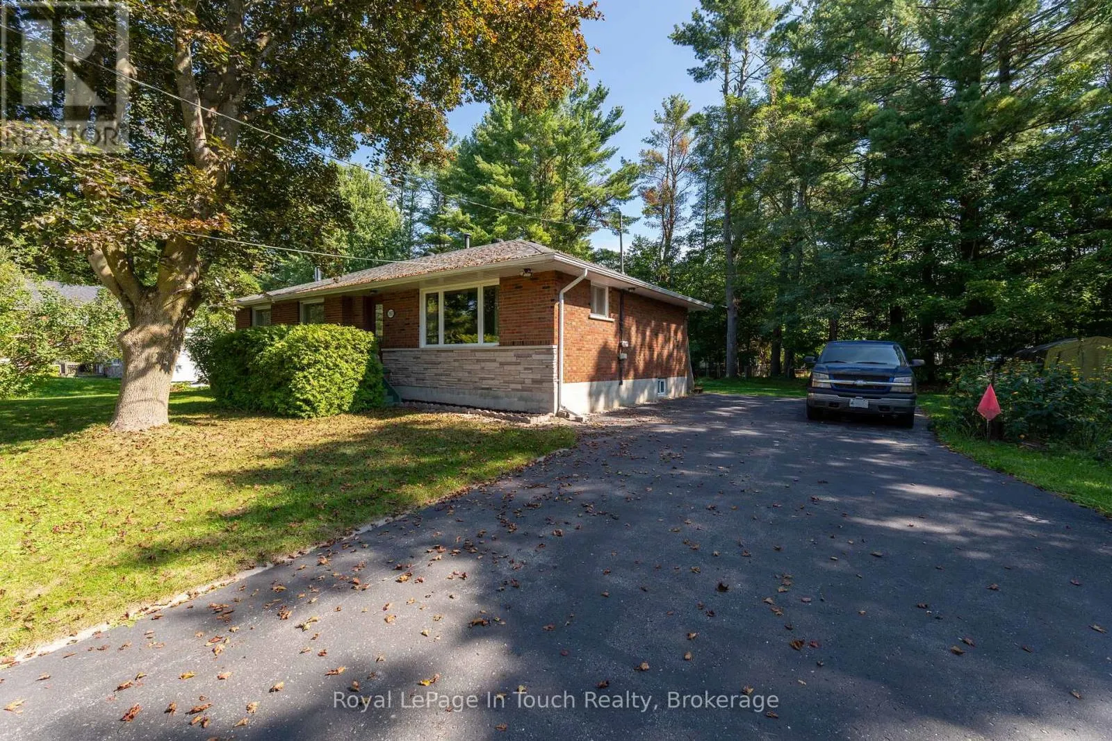 3957 HORSESHOE VALLEY ROAD W