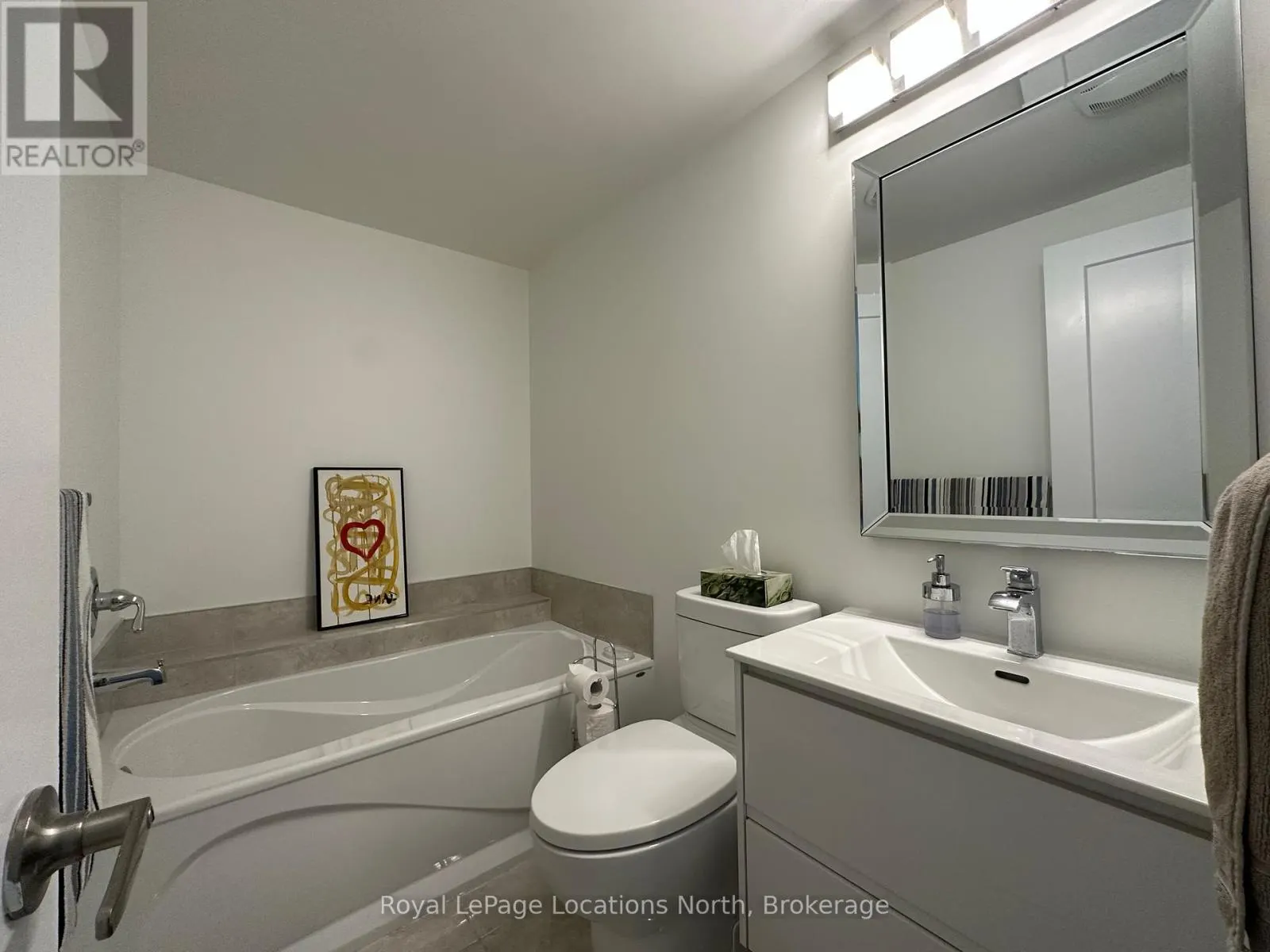 14 - 4 RAMBLINGS WAY, #14