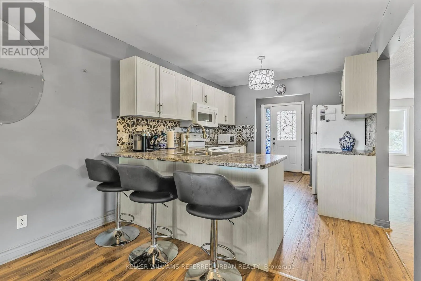 31 JOHN DILLINGNO STREET