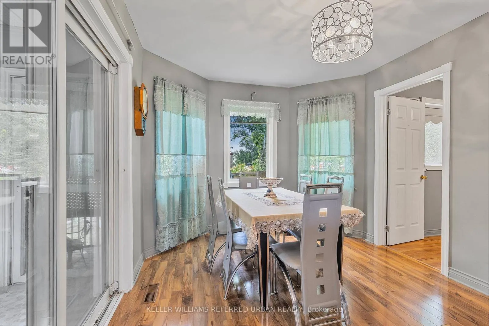 31 JOHN DILLINGNO STREET