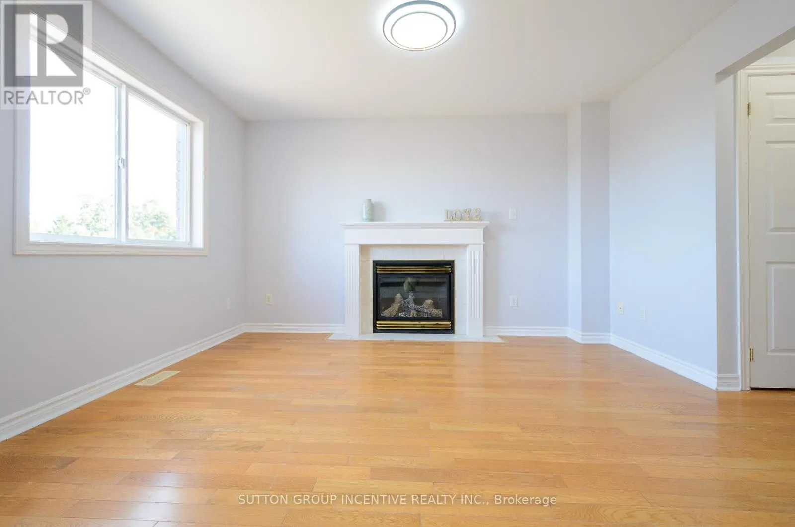 5 BROWN WOOD DRIVE
