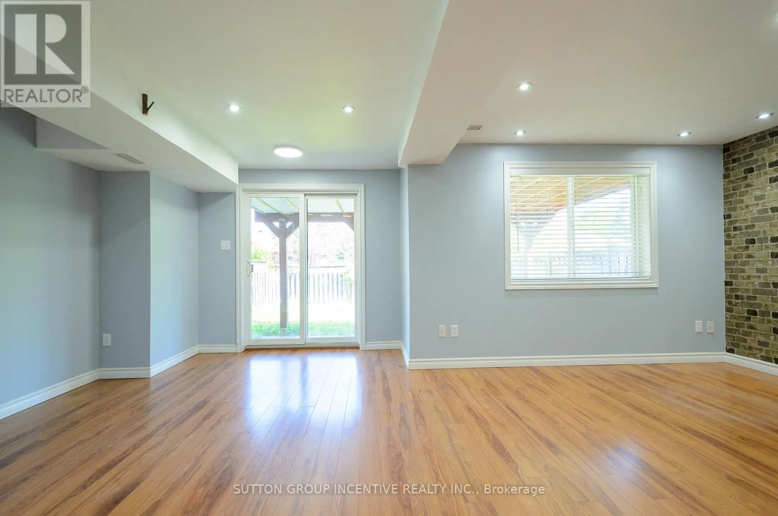 5 BROWN WOOD DRIVE