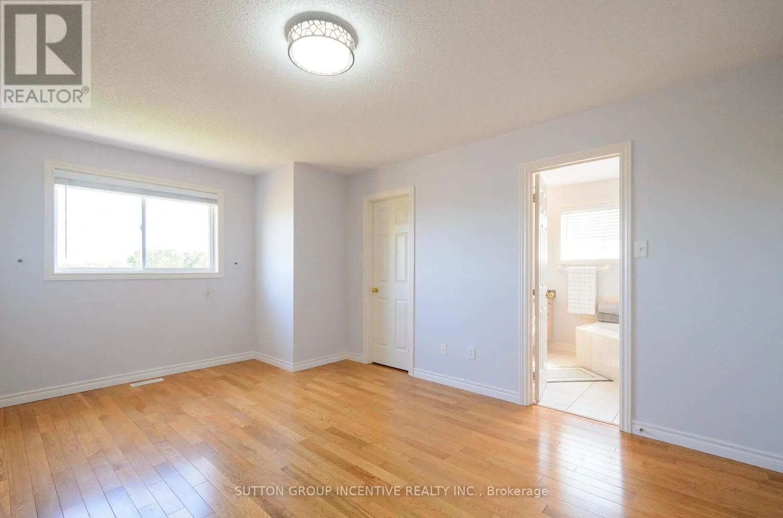 5 BROWN WOOD DRIVE