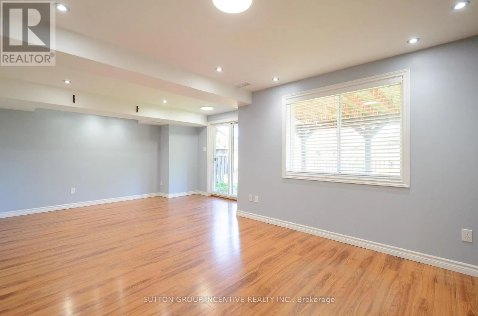 5 BROWN WOOD DRIVE