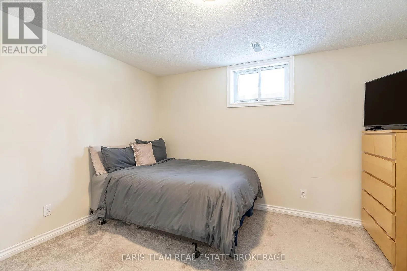 64 GOLDFINCH CRESCENT