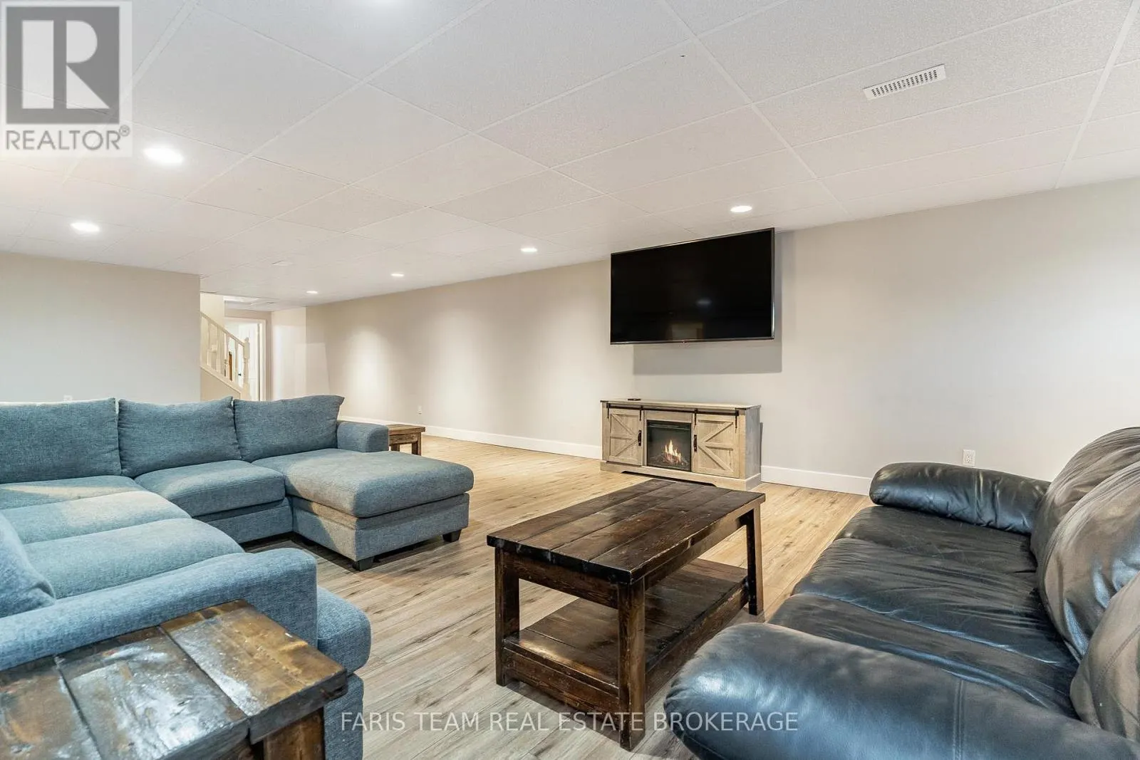 3563 TIMBERLINE AVENUE