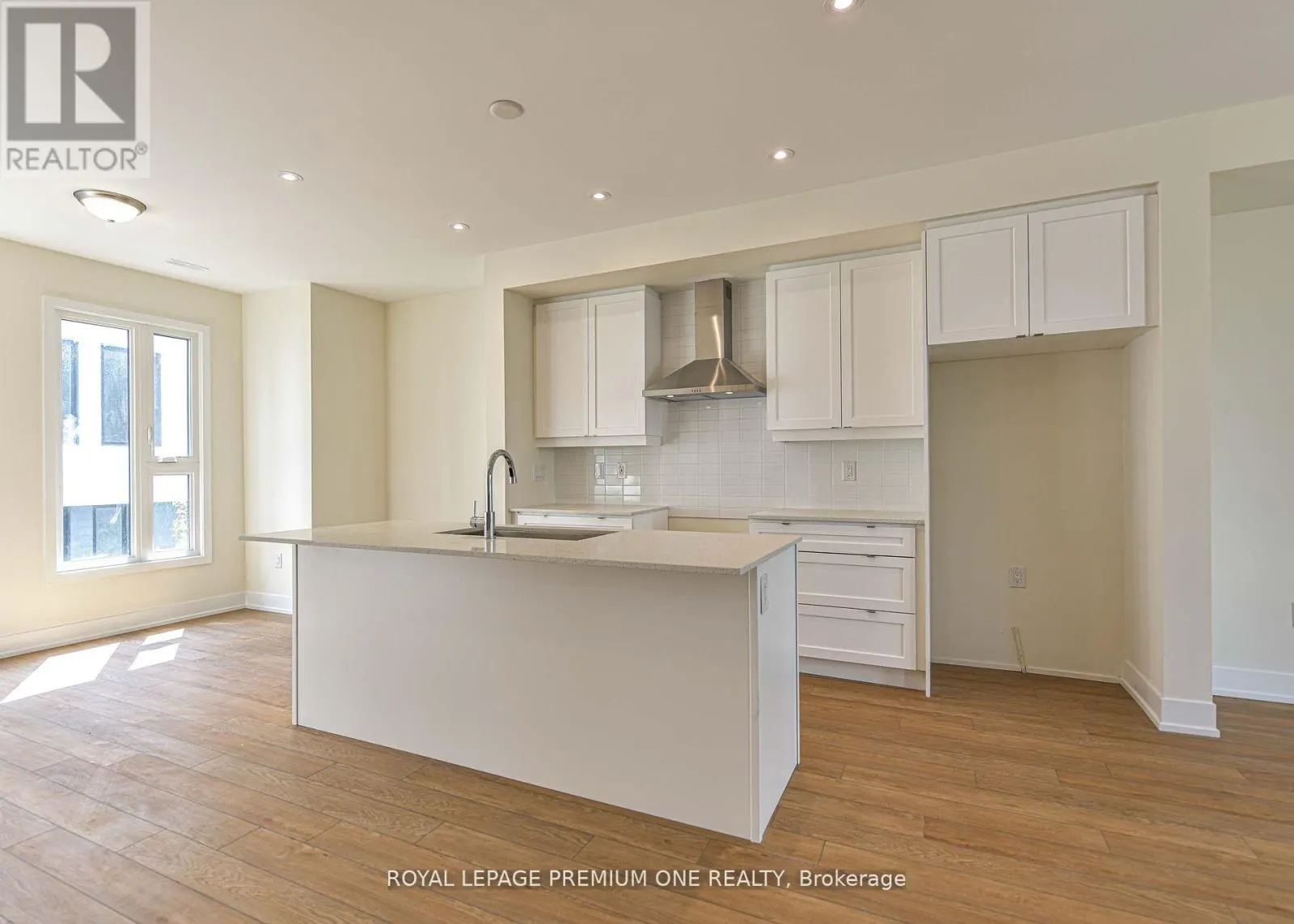 12 MARINER'S PIER WAY