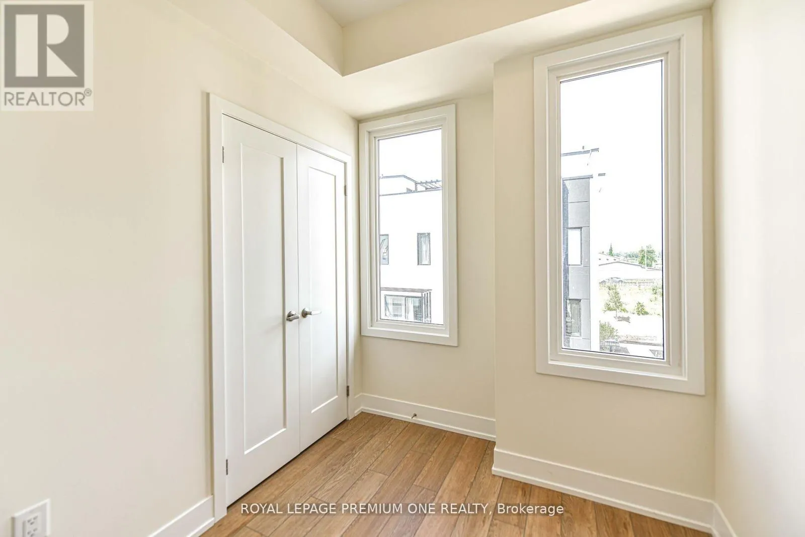 12 MARINER'S PIER WAY