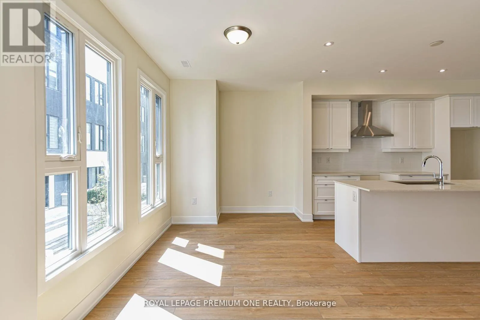 12 MARINER'S PIER WAY