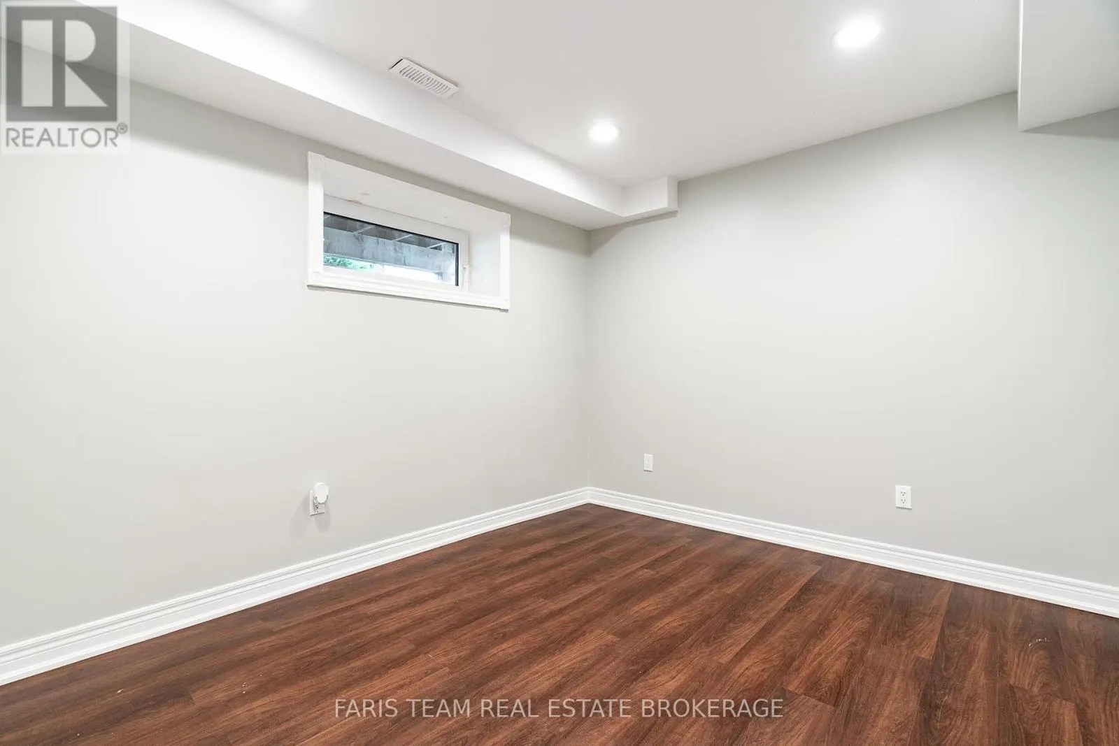 104 KNOX ROAD E