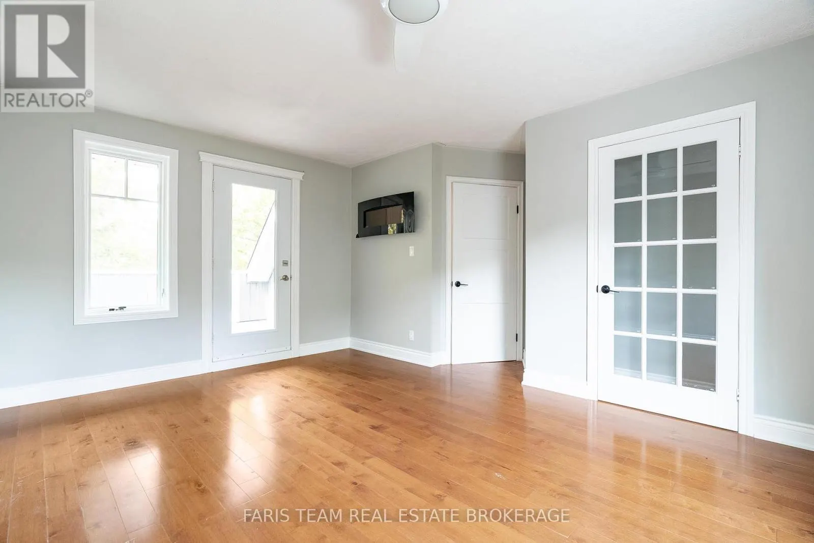 104 KNOX ROAD E