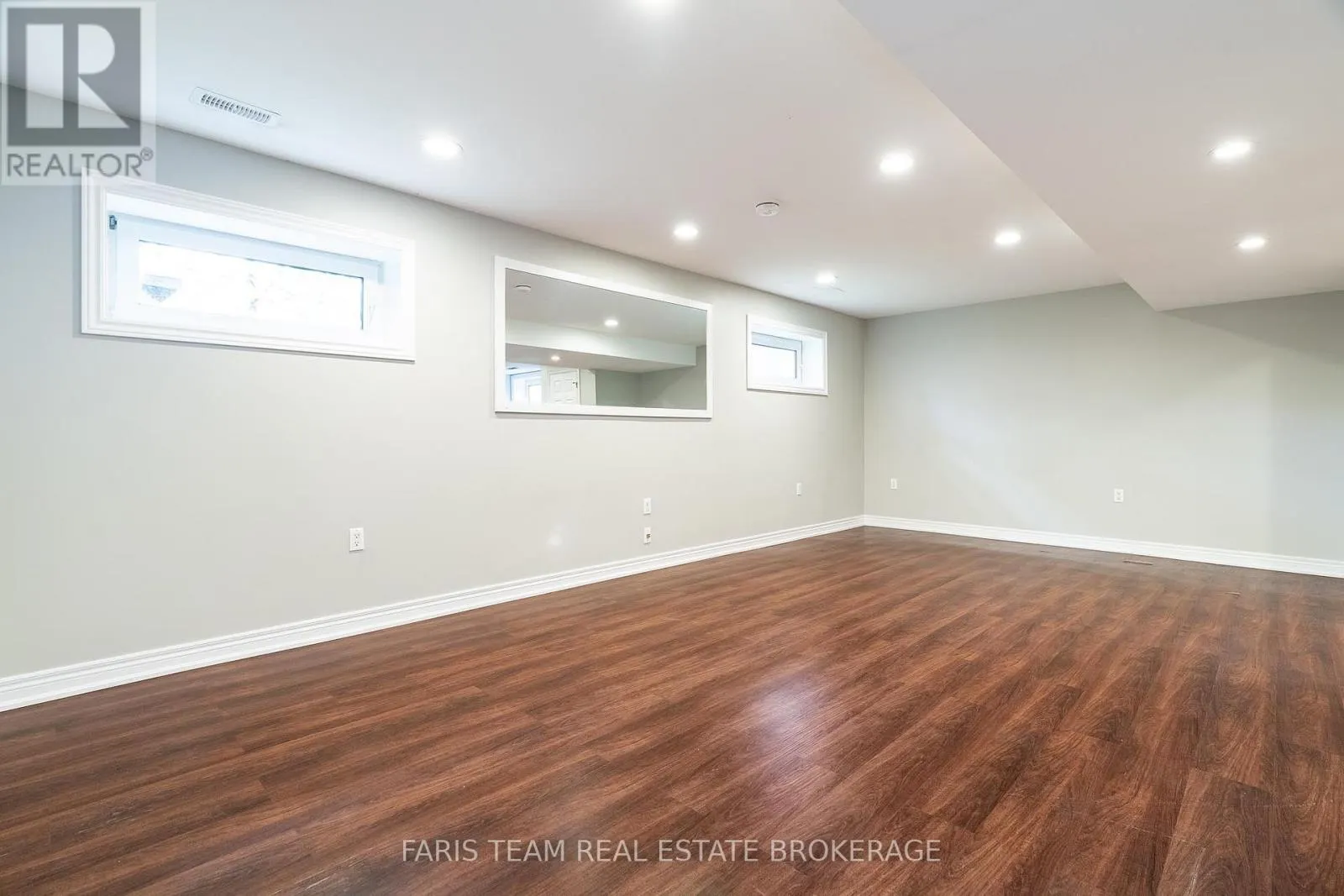 104 KNOX ROAD E