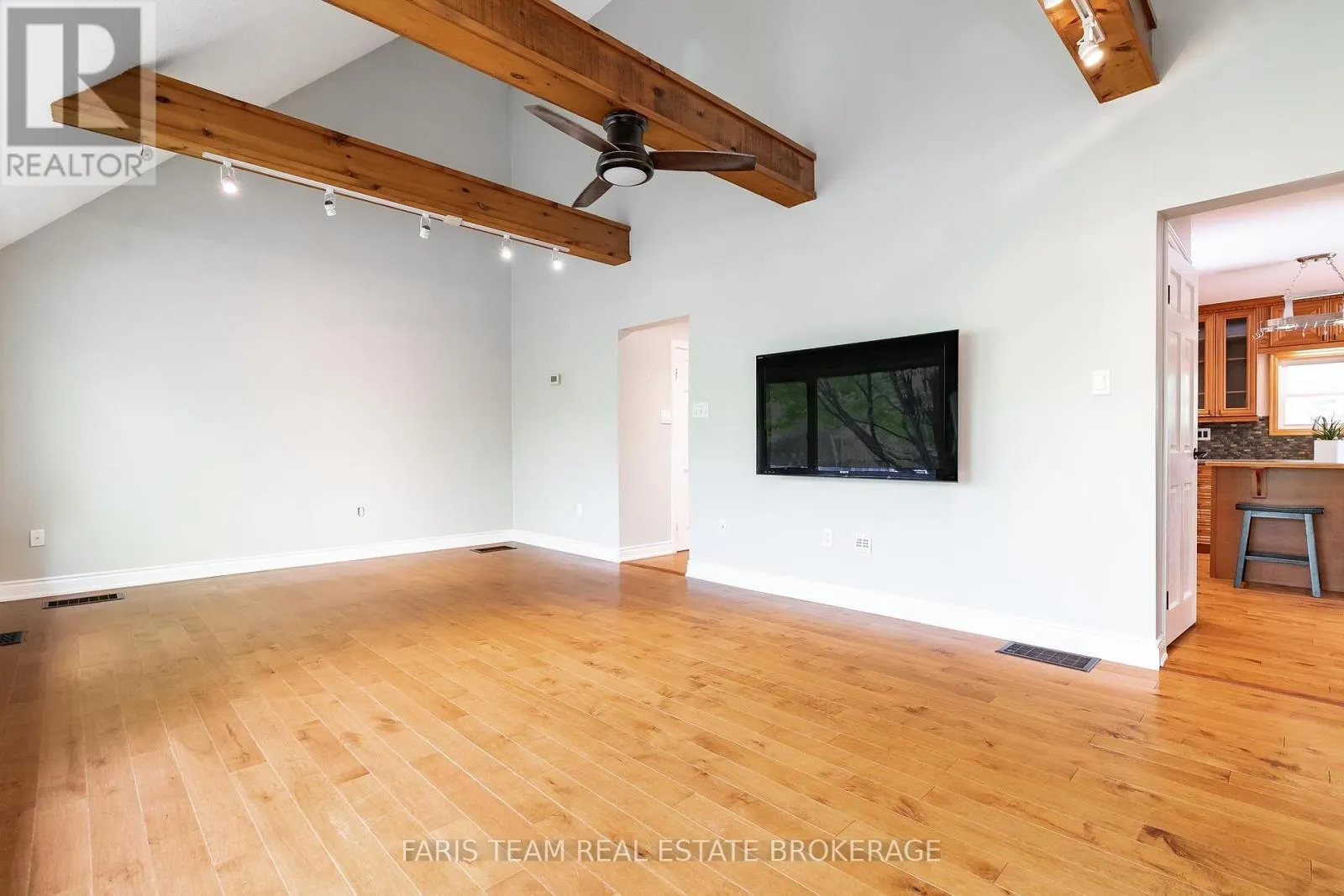 104 KNOX ROAD E