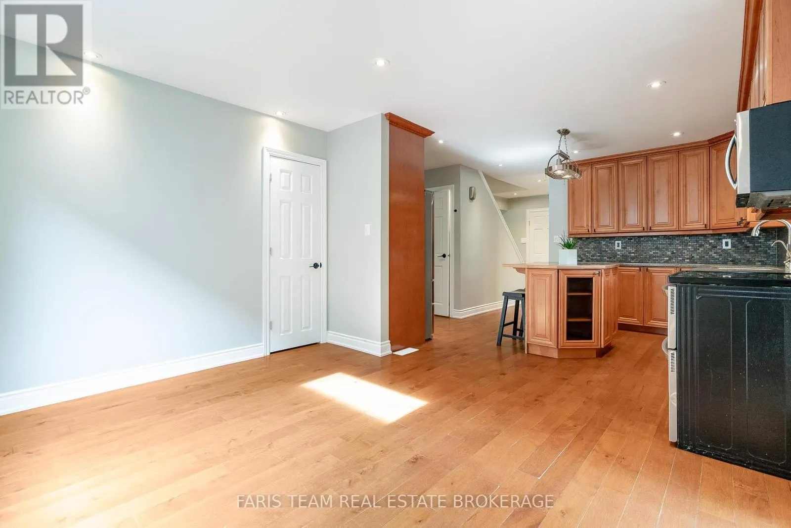 104 KNOX ROAD E