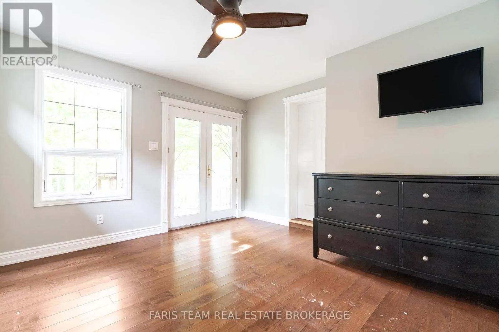 104 KNOX ROAD E